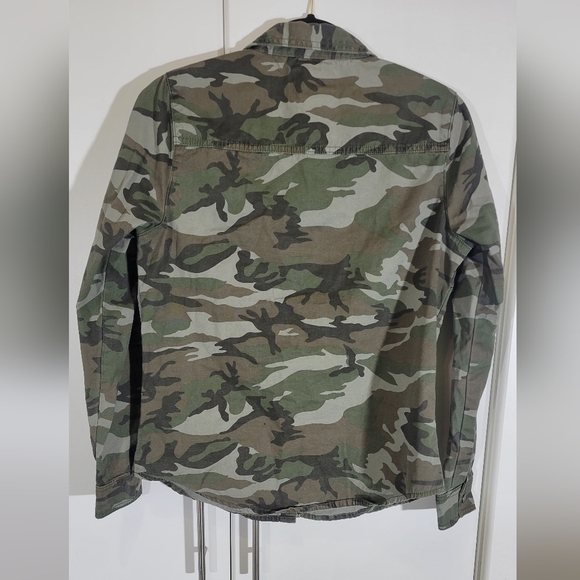 Forever 21 Camouflage Button Down Jacket Size Medium - Picture 4 of 8